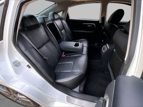Used 2018 Nissan Altima 3.5 SL FWD image 19