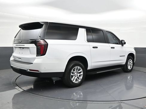 Used 2025 Chevrolet Suburban LS RWD image 5