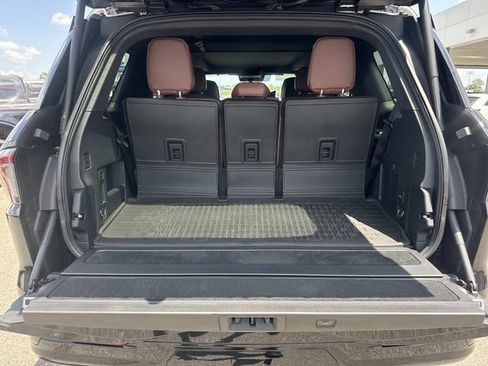 Certified 2026 Lincoln Navigator Reserve AWD/4WD image 13