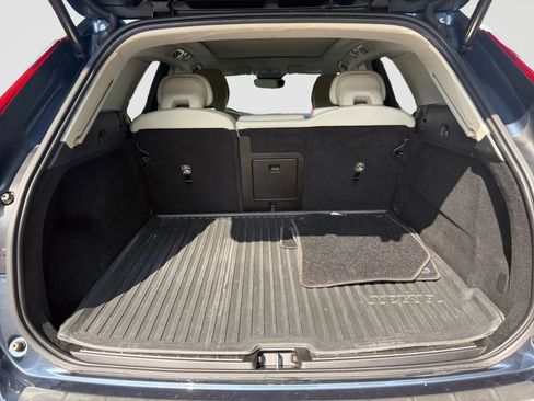 Used 2022 Volvo XC60 B5 Momentum w/ Climate Package AWD/4WD image 16