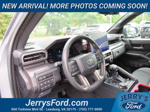 Used 2024 Toyota Tacoma TRD Off-Road w/ TRD Off Road Premium Package AWD/4WD image 17