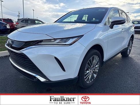 Used 2023 Toyota Venza Limited image 3