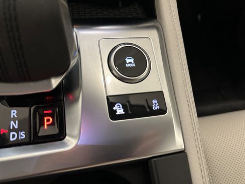 Used 2022 Jaguar F-PACE S image 17