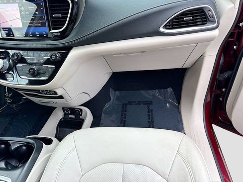 Used 2021 Chrysler Pacifica Touring-L w/ Premium & Safety Sphere Group FWD image 18