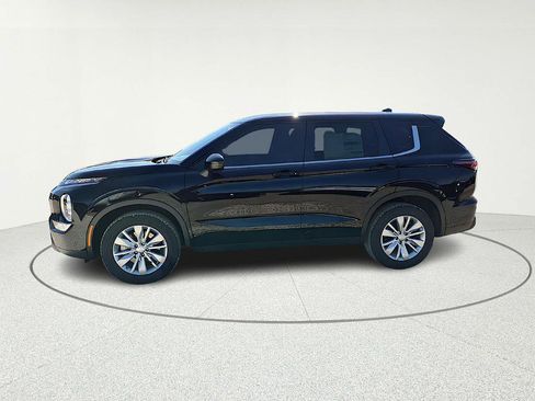 New 2026 Mitsubishi Outlander ES FWD image 3