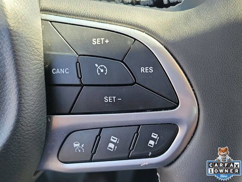 Used 2024 Chrysler Pacifica Touring-L FWD image 24