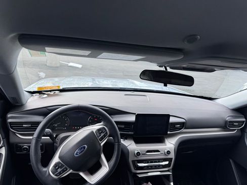 Used 2023 Ford Explorer XLT w/ Equipment Group 202A image 8