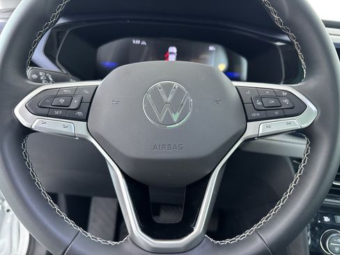 Used 2024 Volkswagen Taos SE w/ Panoramic Sunroof Package image 21