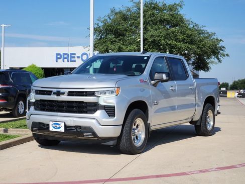 Used 2022 Chevrolet Silverado 1500 RST AWD/4WD image 2