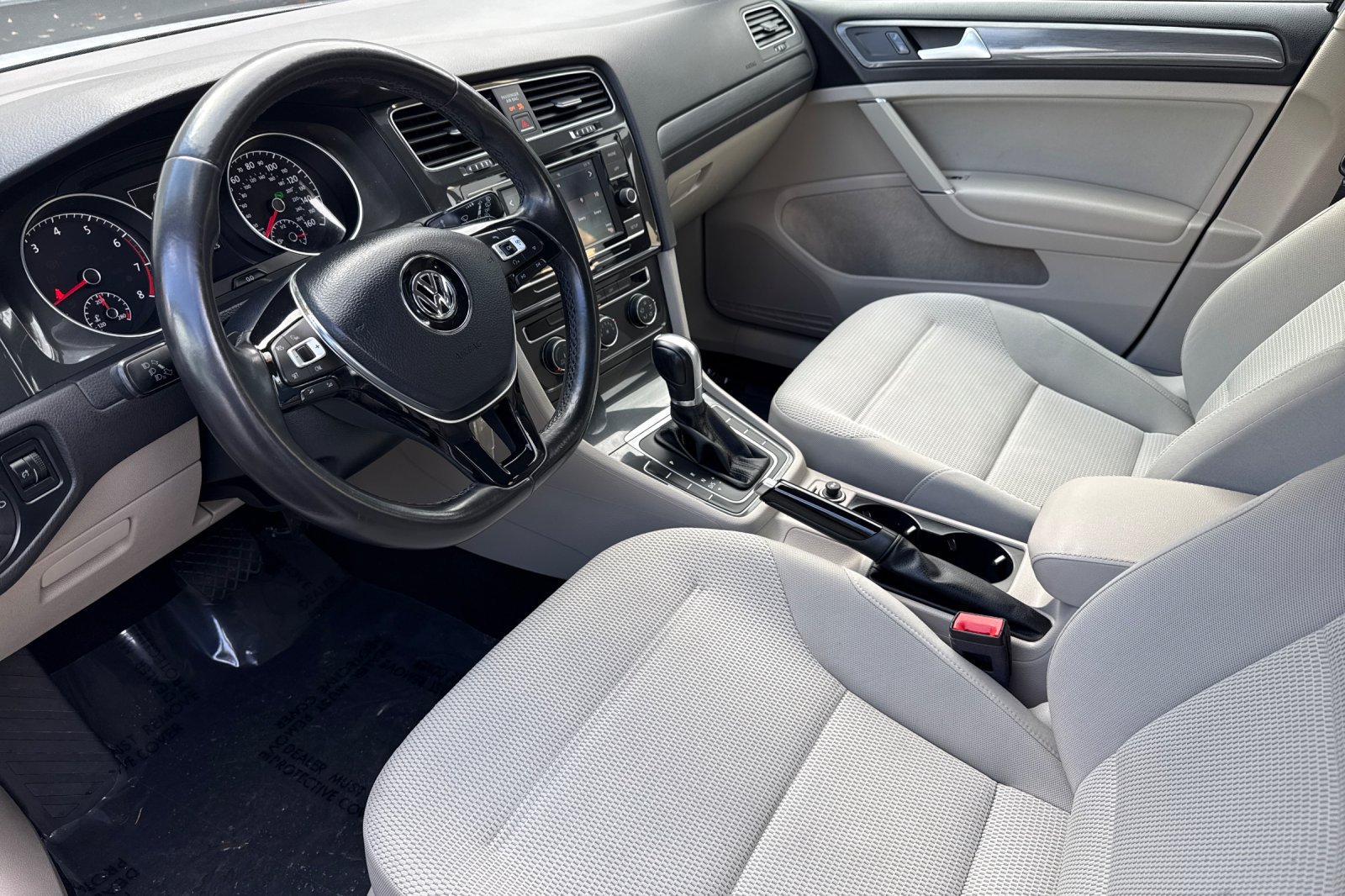Used 2018 Volkswagen Golf S FWD image 9