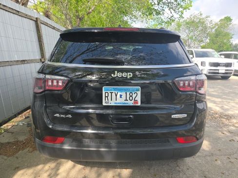 Used 2025 Jeep Compass Latitude image 9