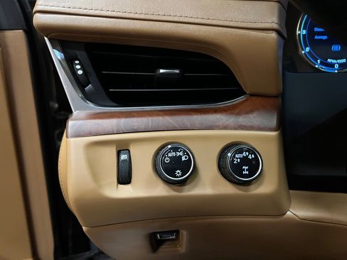 Used 2017 Cadillac Escalade Platinum image 26