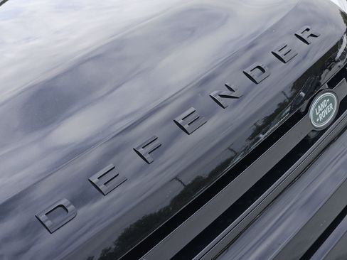 Used 2020 Land Rover Defender 110 SE image 14