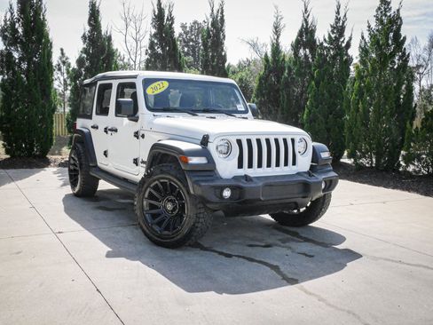 Used 2022 Jeep Wrangler Unlimited Sport AWD/4WD image 2