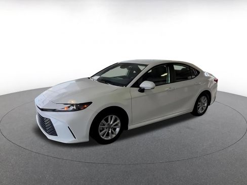 Used 2025 Toyota Camry LE image 6