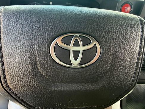 Used 2025 Toyota Tacoma TRD Off-Road image 23