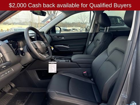 New 2026 Nissan Pathfinder SL image 10