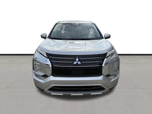 Used 2024 Mitsubishi Outlander AWD image 2