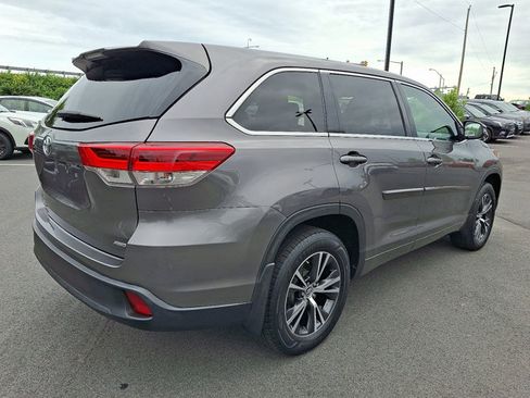 Used 2018 Toyota Highlander LE w/ Protection Package #3 AWD/4WD image 7