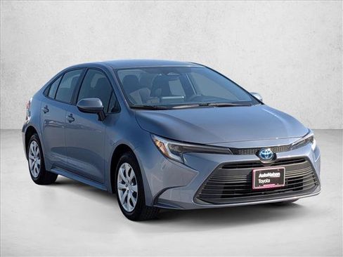 Certified 2024 Toyota Corolla LE FWD image 3