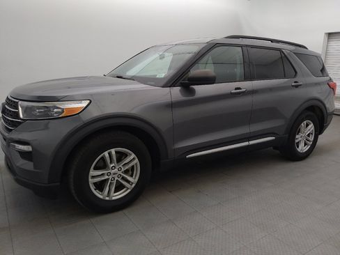Used 2021 Ford Explorer XLT w/ Equipment Group 202A RWD image 2