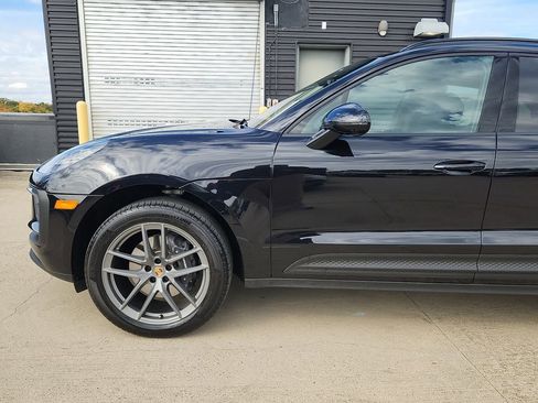 Certified 2025 Porsche Macan image 6