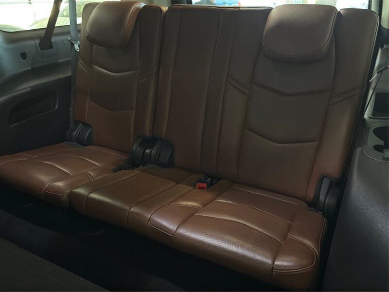 Used 2020 Cadillac Escalade ESV Premium Luxury AWD/4WD image 31