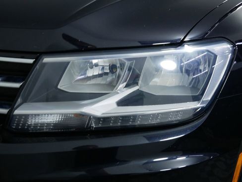 Used 2019 Volkswagen Tiguan SEL AWD/4WD image 14
