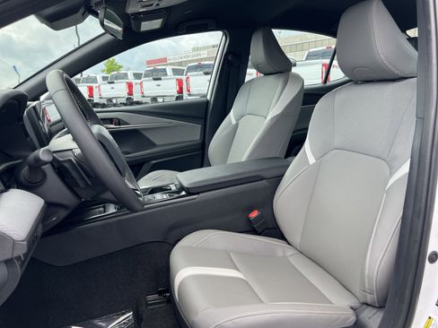 Used 2025 Toyota Camry LE AWD/4WD image 21