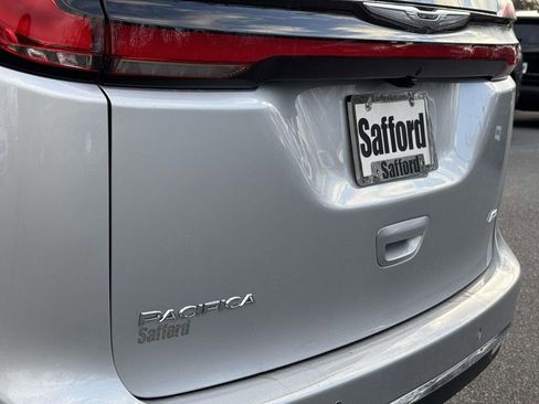 New 2026 Chrysler Pacifica Select image 10