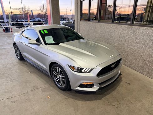 Used 2015 Ford Mustang Premium image 40