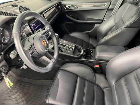 Used 2023 Porsche Macan AWD/4WD image 4