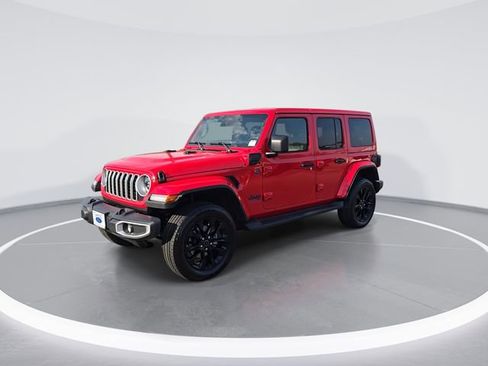 Used 2025 Jeep Wrangler Sahara 4xe image 4
