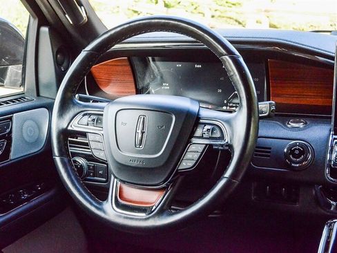 Used 2021 Lincoln Navigator L Reserve image 21