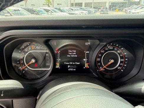 Used 2025 Jeep Gladiator Mojave w/ Convenience Group image 20