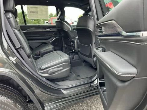 New 2025 Jeep Grand Cherokee L Overland w/ Luxury Tech Group IV image 34