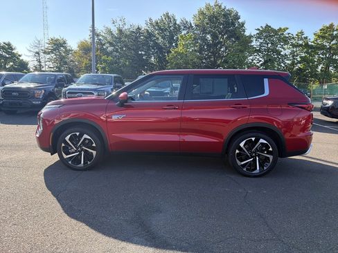 Used 2023 Mitsubishi Outlander SE AWD/4WD image 2