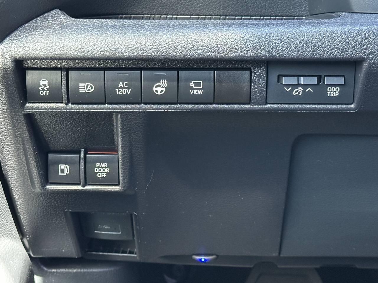Used 2025 Toyota Sienna Platinum AWD/4WD image 48
