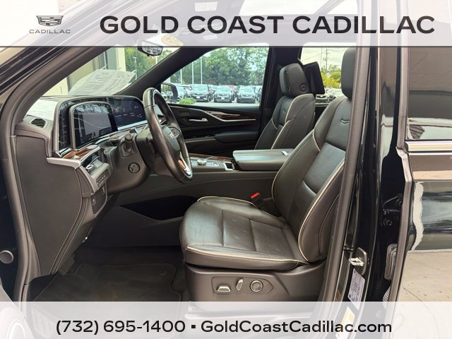 Used 2024 Cadillac Escalade Premium Luxury AWD/4WD image 21