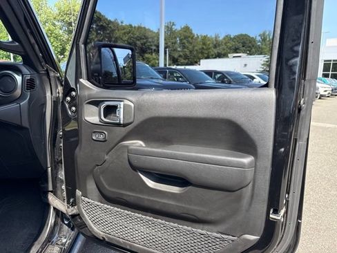 Used 2023 Jeep Wrangler Unlimited w/ Cold Weather Group AWD/4WD image 38