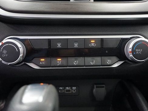 Used 2024 Nissan Altima 2.5 SV image 19