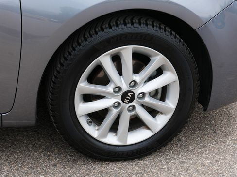 Used 2017 Kia Forte S FWD image 15