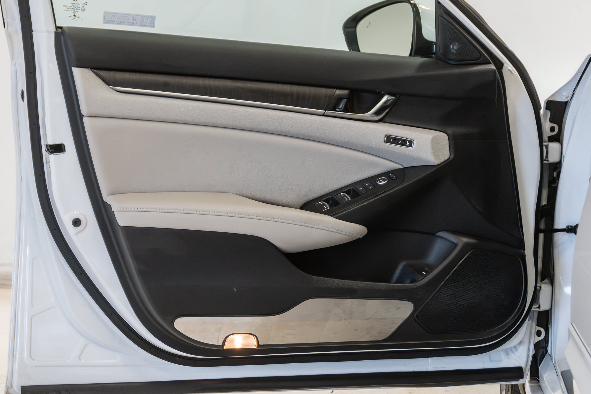 Used 2021 Honda Accord Touring image 8