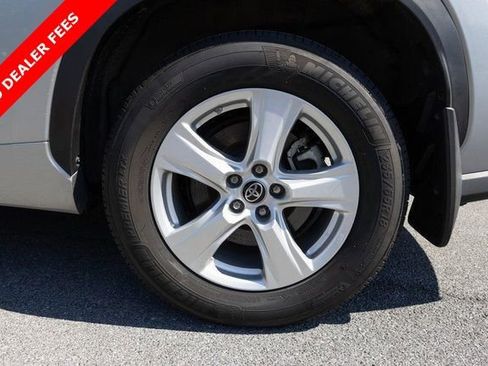 Used 2024 Toyota Highlander LE image 6