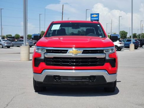 Used 2025 Chevrolet Silverado 1500 LT image 2