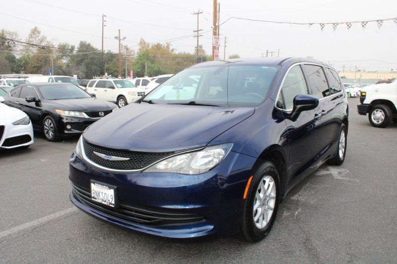 Used 2020 Chrysler Voyager LX FWD image 3