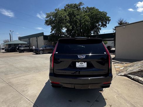 Used 2023 Cadillac Escalade Premium Luxury AWD/4WD image 5