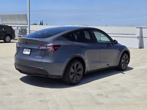 Used 2023 Tesla Model Y Long Range AWD/4WD image 4