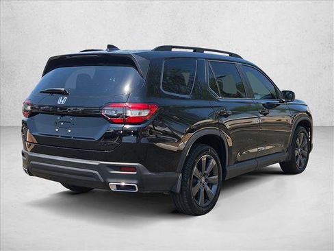 Used 2025 Honda Pilot Sport image 5