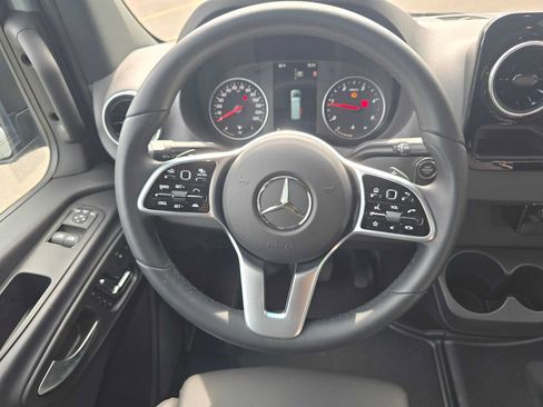 Used 2024 Mercedes-Benz Sprinter 2500 image 17